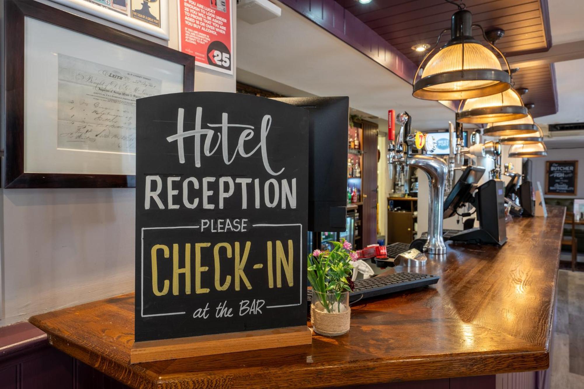 West Port Hotel Linlithgow Ngoại thất bức ảnh